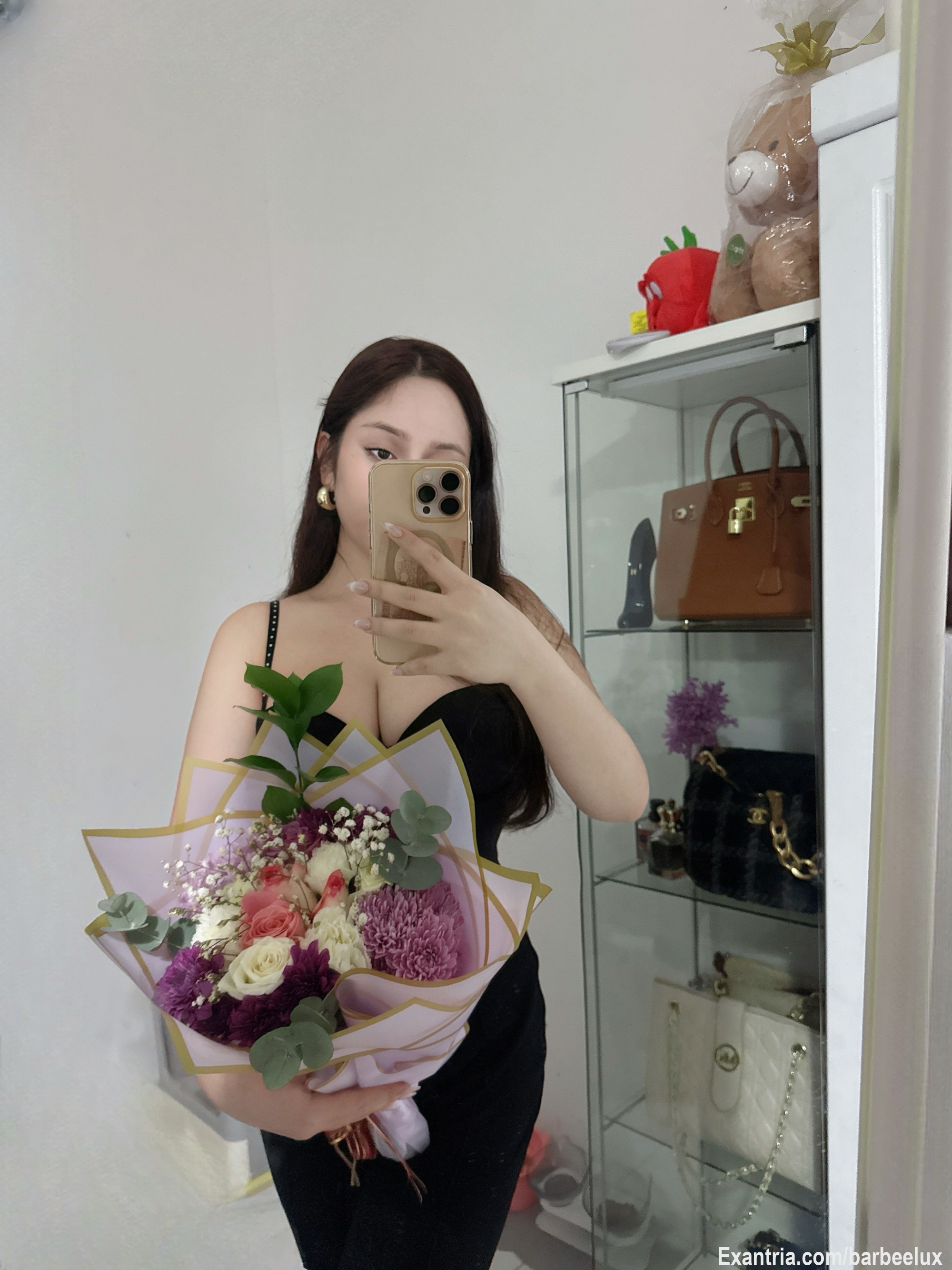 Hey you! you found me ! 
Welcome to my secret world 🤫😉
I do a variety of ONLY fun spicy cute cosplay contents please respect that. ❤️
I do not offer refunds, everything posted and distributed is my own property. Any distribution of my content outside of this platform will result in legal action