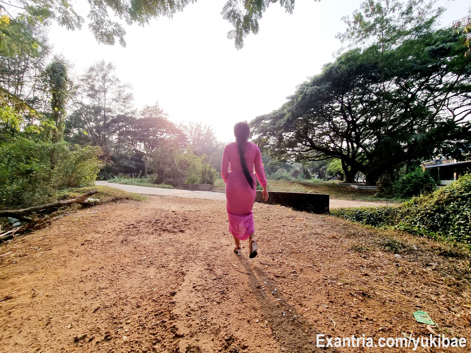 panty ဖောက်မြင်အောင် ပါးတဲ့ ထဘီလေးနဲ့ theme ကို member ဝင်ပြီး အားပေးနိုင်ပြီနော်