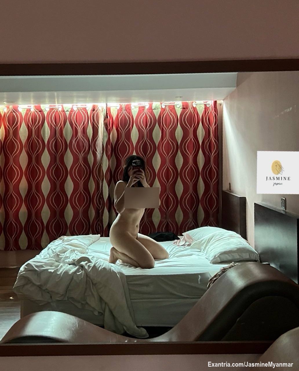 Mirror selfie နှင့် အမိုက်စား 
nude ရိုက်ထားတာတွေကြည့်ချင်ရင်
မမကို subscribe ဖို့ မမေ့နှင့်နော် <3