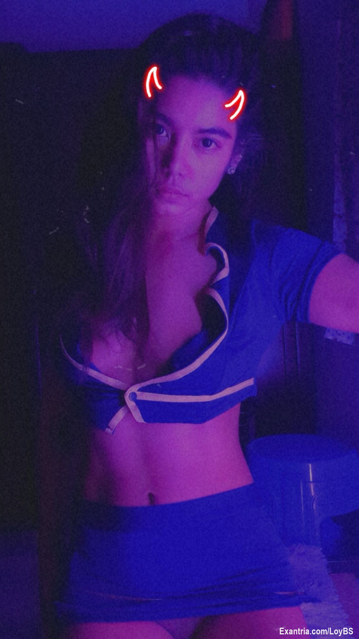 Hello  👋 come & bite under my skirt 🤪