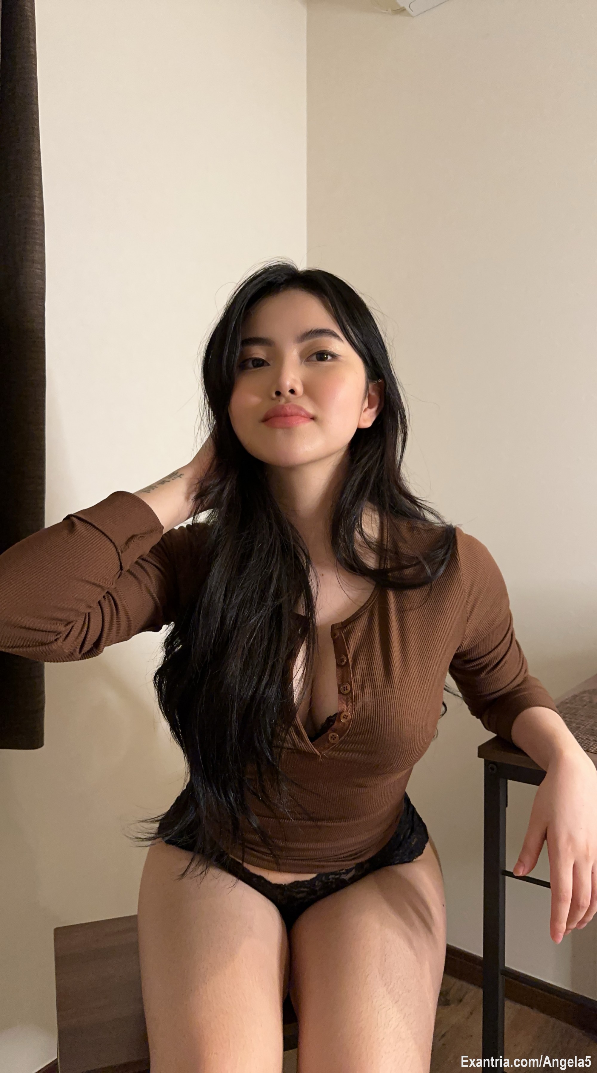 subscribe on my account🤫

https://exantria.com/Angela5