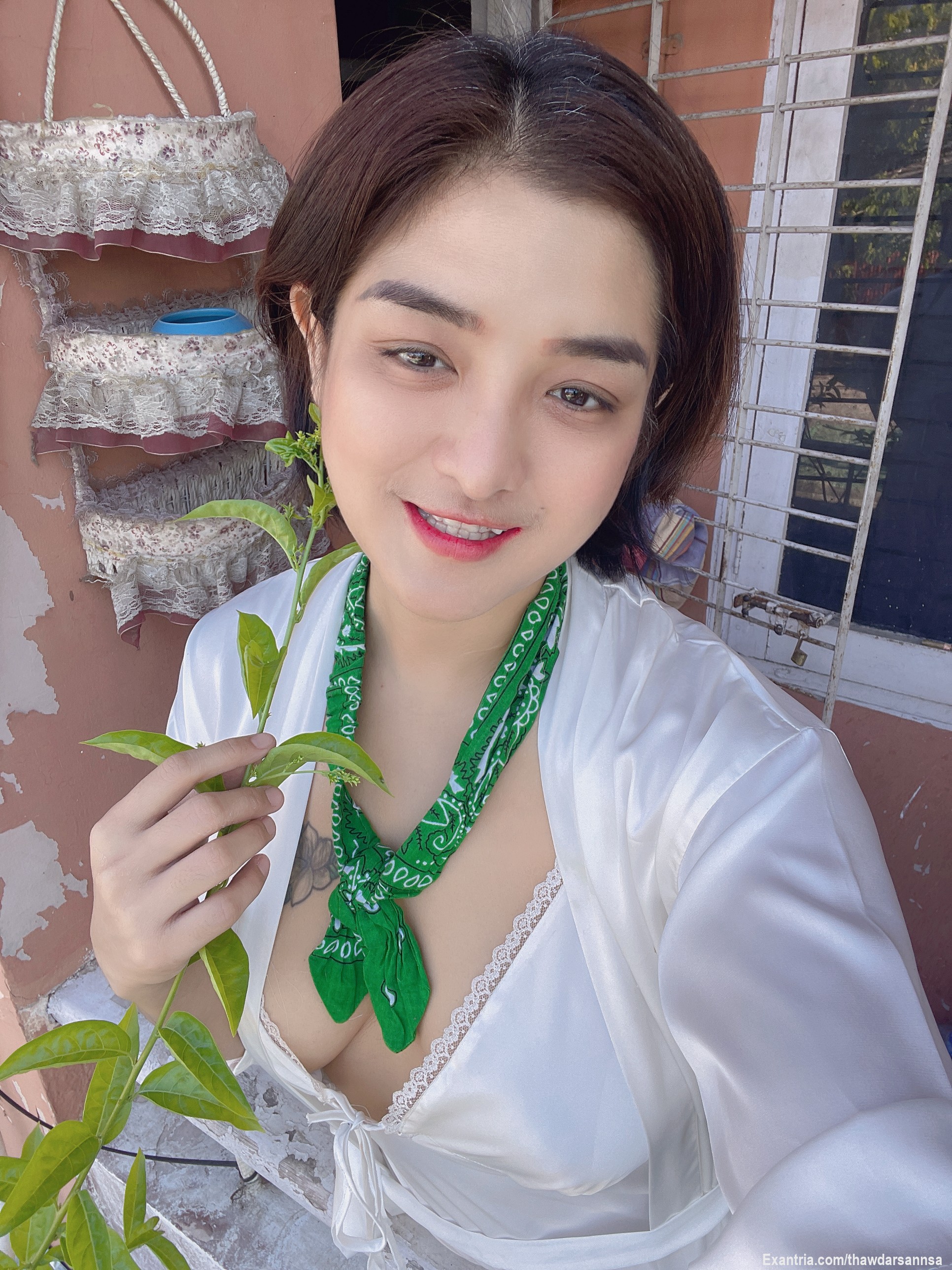 Life with a girl who loves every plant 🌱 she meets. Come subscribe to our beautiful little universe 🌹☁️💚I am Jasmine ✨🍂 https://exantria.com/thawdarsannsa🧜‍♀️🤍🫦