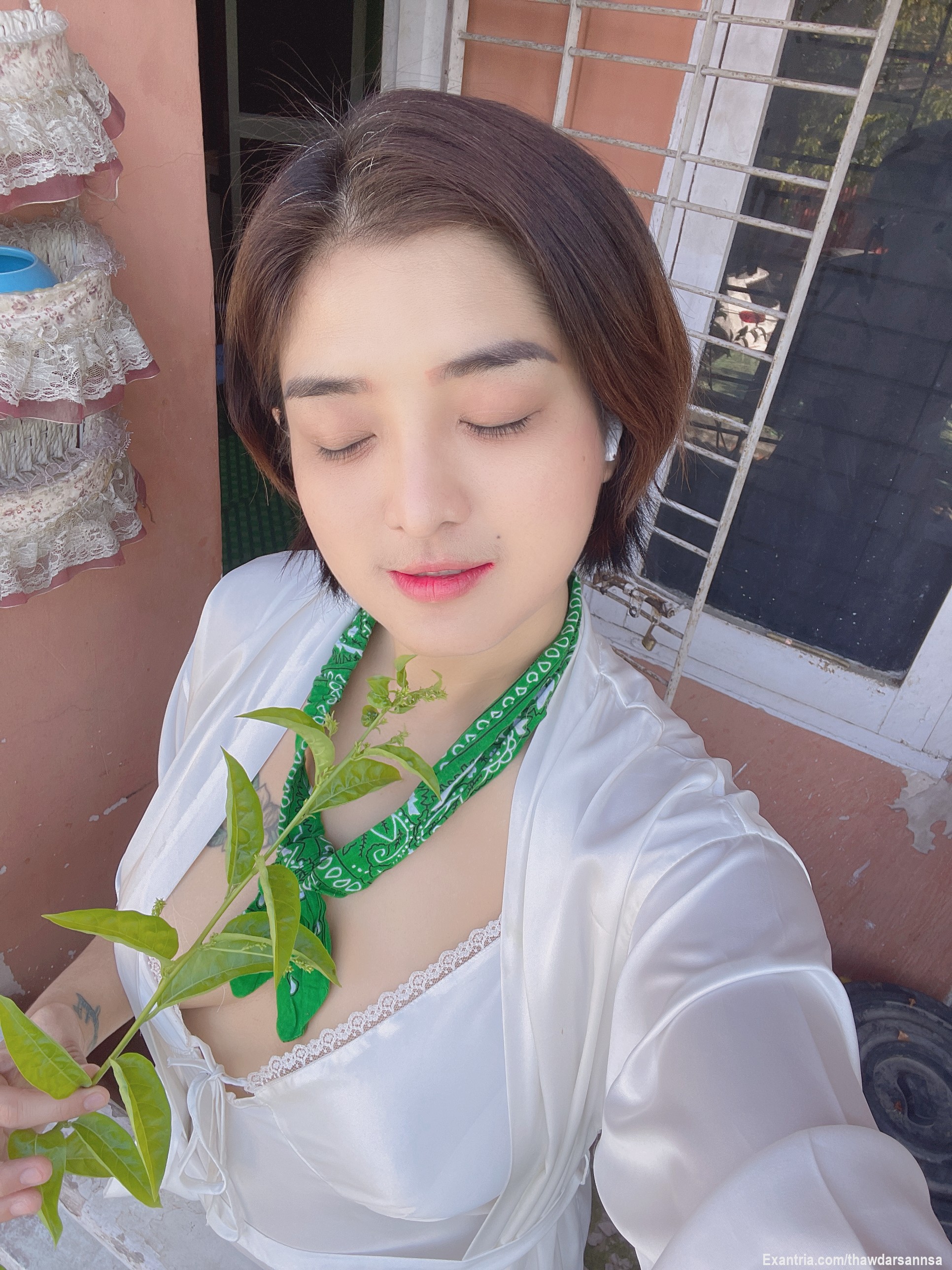 Life with a girl who loves every plant 🌱 she meets. Come subscribe to our beautiful little universe 🌹☁️💚I am Jasmine ✨🍂 https://exantria.com/thawdarsannsa🧜‍♀️🤍🫦