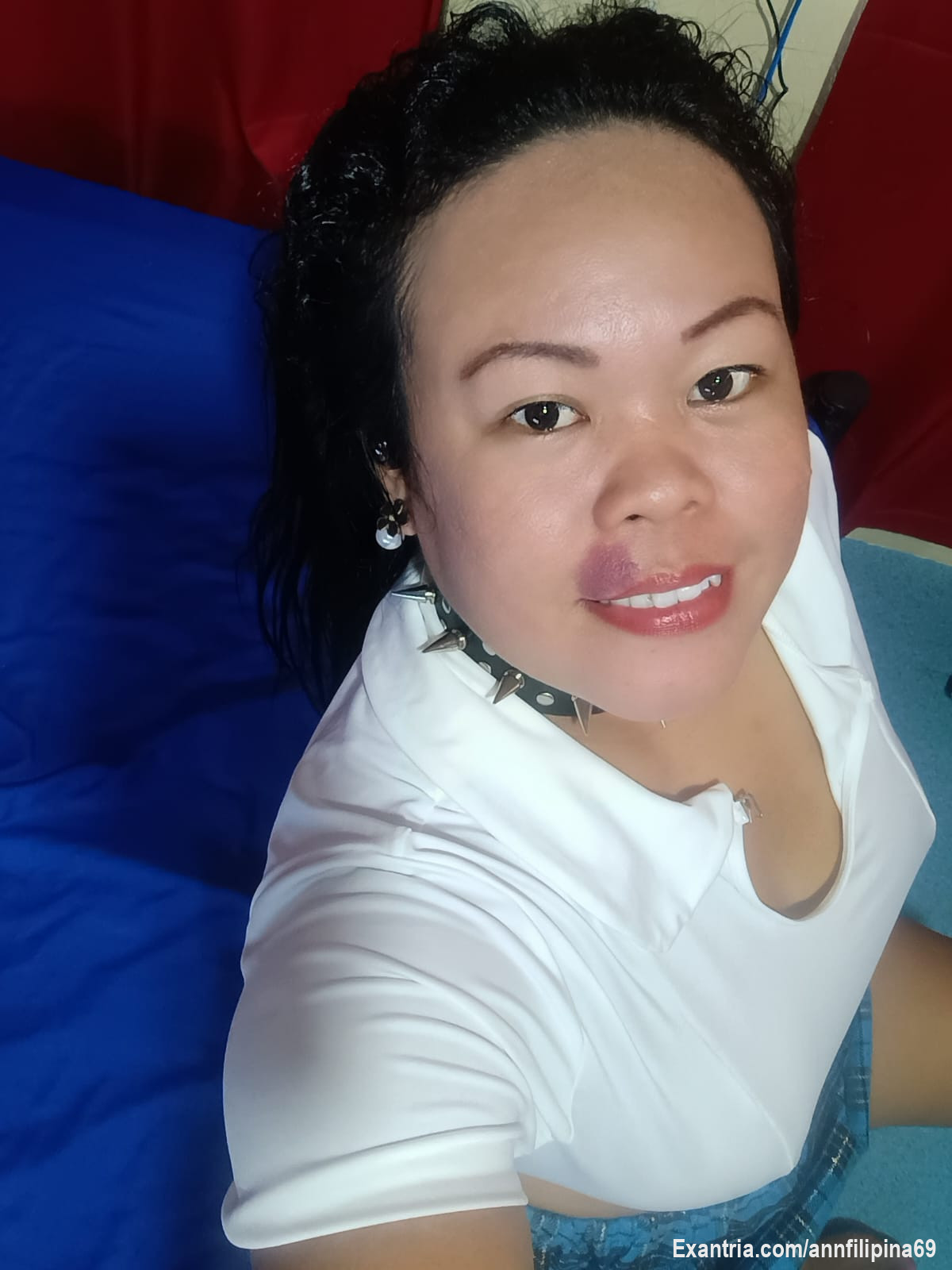 Hi guys, I'm new here and I'm live. Come and chat with me or check out my paid content. I will be uploading new content daily.
