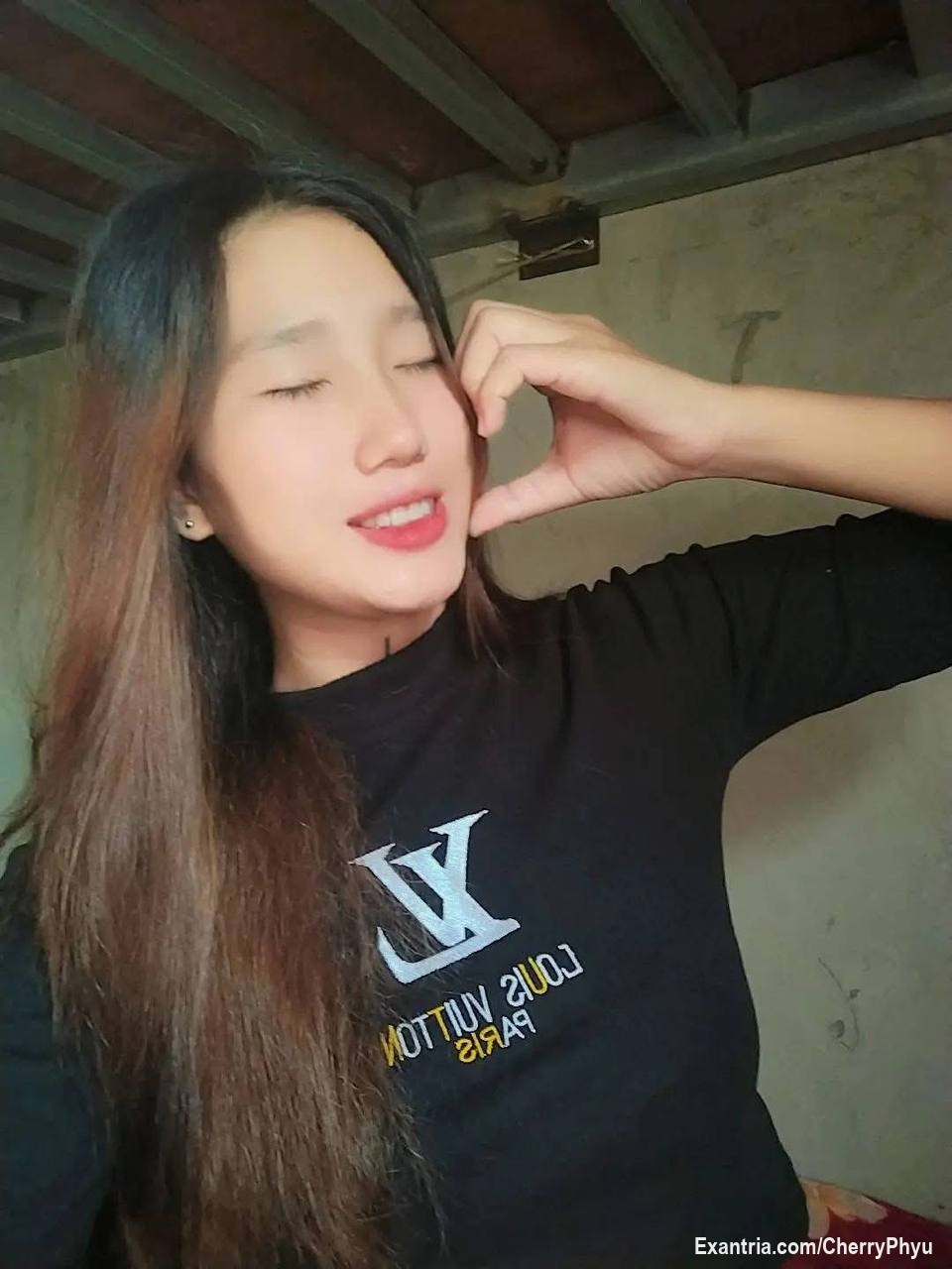 ကျန်းမာရေးအခြေအနေကြောင့် အသစ်တွေ မတင်နိုင်တာပါ.. အရင်ကတင်ထားတဲ့ 18+ vd တွေလည်း အားပေးပါဦး 😞🙏