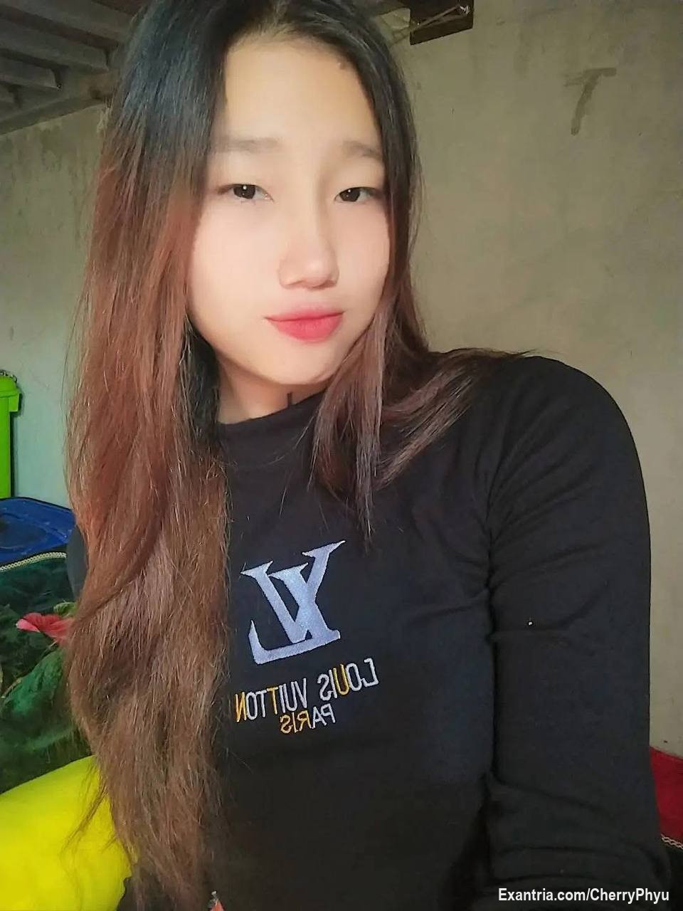 ကျန်းမာရေးအခြေအနေကြောင့် အသစ်တွေ မတင်နိုင်တာပါ.. အရင်ကတင်ထားတဲ့ 18+ vd တွေလည်း အားပေးပါဦး 😞🙏